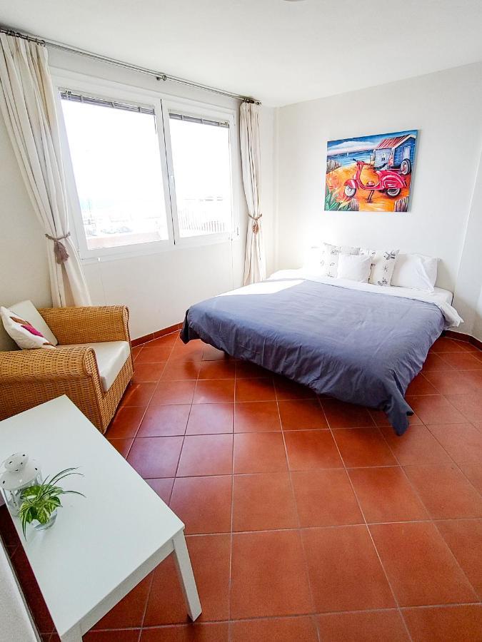 Magical House In Front Of A Sunrise Beach El Medano  Bagian luar foto
